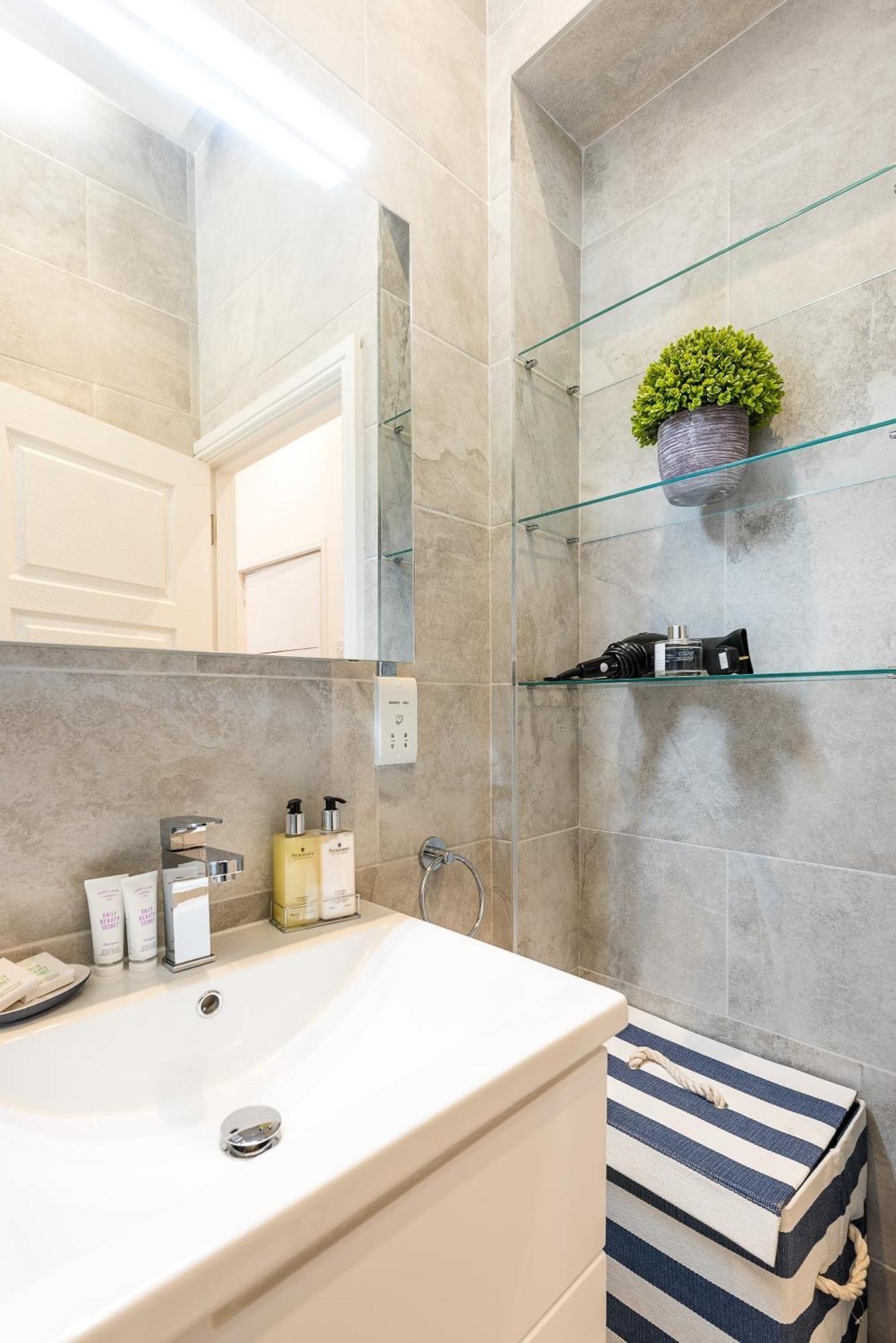 شقة Casa Italia Near Kings Road In Chelsea With Wifi & Washing Machine لندن المظهر الخارجي الصورة