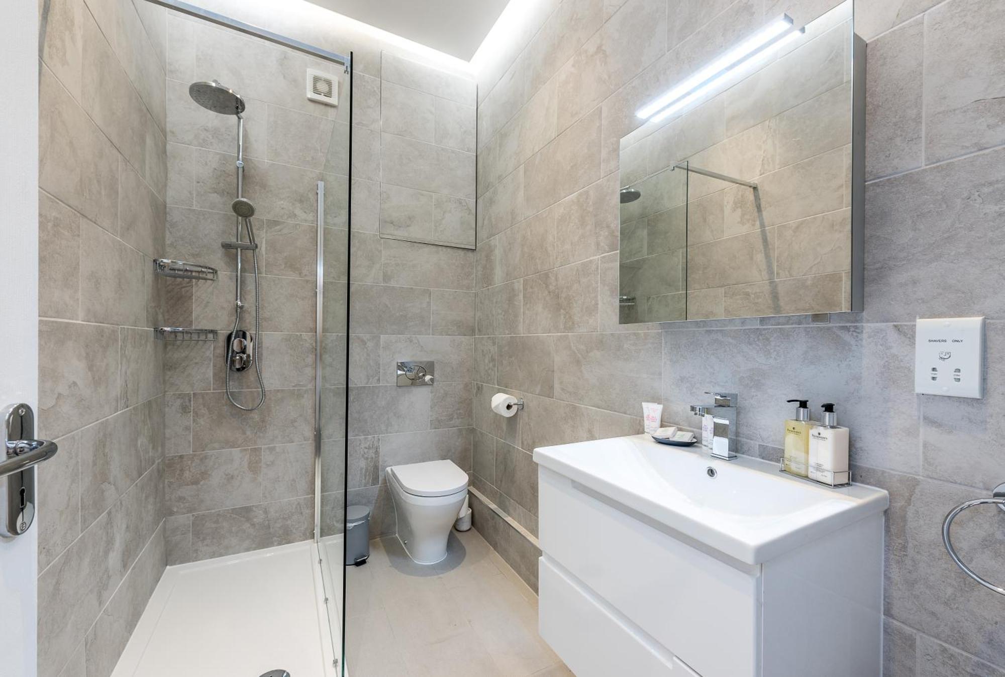 شقة Casa Italia Near Kings Road In Chelsea With Wifi & Washing Machine لندن المظهر الخارجي الصورة